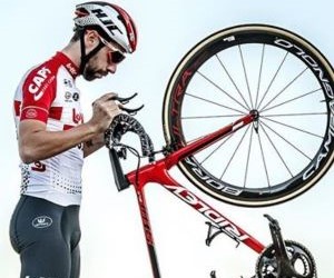 En el ciclismo de competicion, las estrategias de carrera son esenciales porque combinan habilidad, resistencia y táctica, permiten medir el rendimiento frente a otros, fomentan la superación personal y colectiva, y promueven el interés, la disciplina y la evolución del deporte a nivel profesional y amateur.