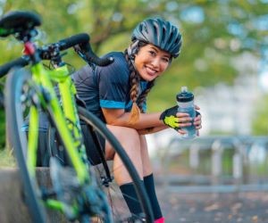 En el ciclismo de competicion, las estrategias de carrera son esenciales porque combinan habilidad, resistencia y táctica, permiten medir el rendimiento frente a otros, fomentan la superación personal y colectiva, y promueven el interés, la disciplina y la evolución del deporte a nivel profesional y amateur.
