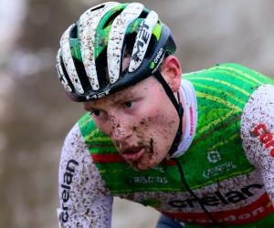 En el ciclismo de competicion, las estrategias de carrera son esenciales porque combinan habilidad, resistencia y táctica, permiten medir el rendimiento frente a otros, fomentan la superación personal y colectiva, y promueven el interés, la disciplina y la evolución del deporte a nivel profesional y amateur.