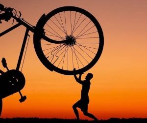 Novedades del ciclismo mantienen a aficionados, atletas y profesionales al tanto de competencias, innovaciones en equipamiento y cambios en reglas o equipos, fomentando el interés, la participación y el crecimiento del deporte a nivel global. Mantenete al dia con nuestra pasion por el ciclismo...!