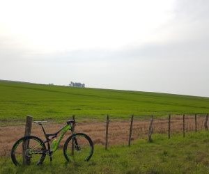 Las rutas de ciclismo, viajes, destinos y cicloturismo permiten a los ciclistas explorar nuevos lugares de manera segura, combinando ejercicio, aventura y disfrute cultural, fomentando la actividad física, la planificación responsable y experiencias enriquecedoras dentro del deporte.