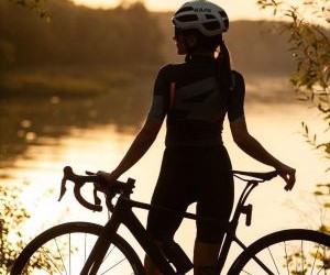 El mantenimiento, el equipamiento y las bicicletas en general son fundamentales porque aseguran un desempeño seguro y eficiente, prolongan la vida útil de los componentes, permiten adaptar la bicicleta a diferentes necesidades y estilos de uso, y fomentan la práctica responsable y disfrutable del ciclismo.